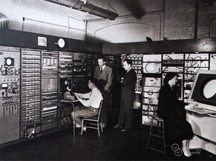 29.10.1969 в США произошла первая передача данных между 2-мя компьютерами в рамках проекта ARPANET. День рождения Интернета!