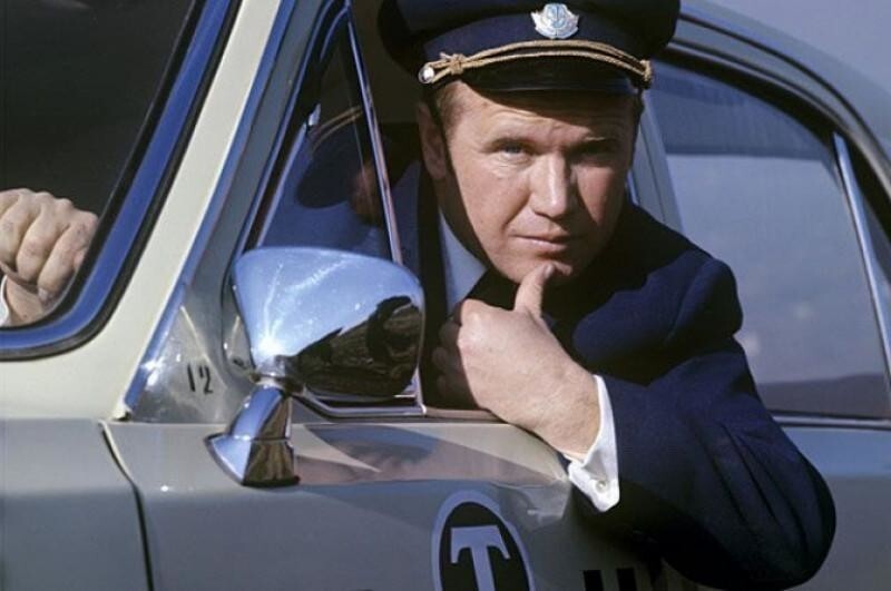 Откуда взялась фуражка у водителей такси в СССР. И почему к ним обращались «шеф»
