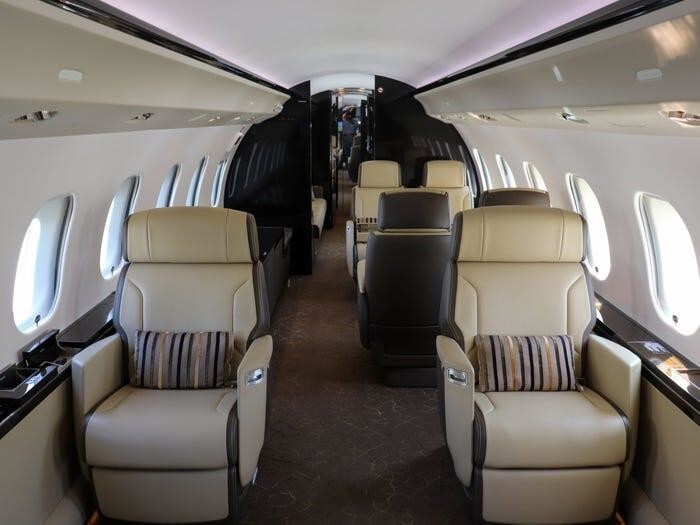По размерам салон Challenger 850 можно сопоставить с Global 6500, другим тяжелым самолетом Bombardier.