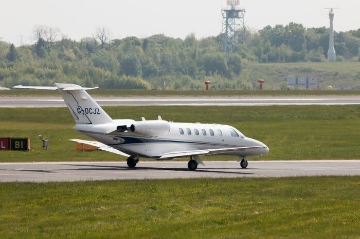 За 18000 долларов пассажиры могут нанять легкий самолет, например, Cessna Citation CJ2.