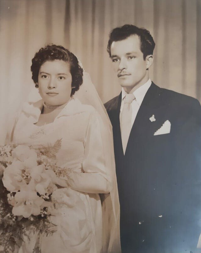 "Мои бабушка и дедушка в день свадьбы. Мексика, около 1956 года"