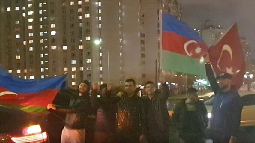 Азербайджанские и турецкие флаги на московских улицах