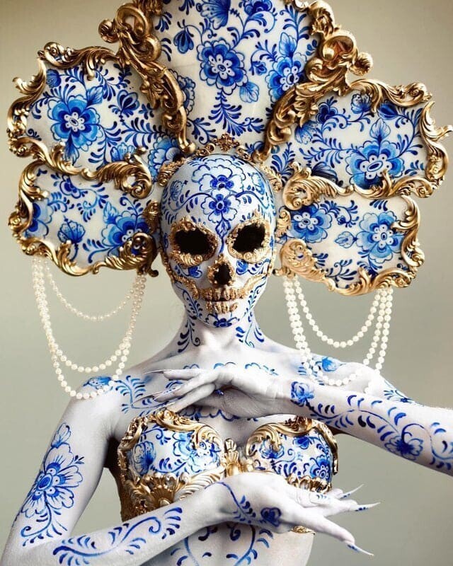 11. «Изумительный макияж Хулио Сильвейра, вдохновлённый китайским фарфором с позолотой»