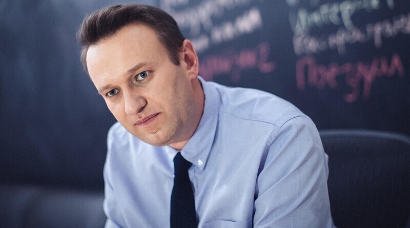 Политолог Мухин рассказал про жадность Навального до денег