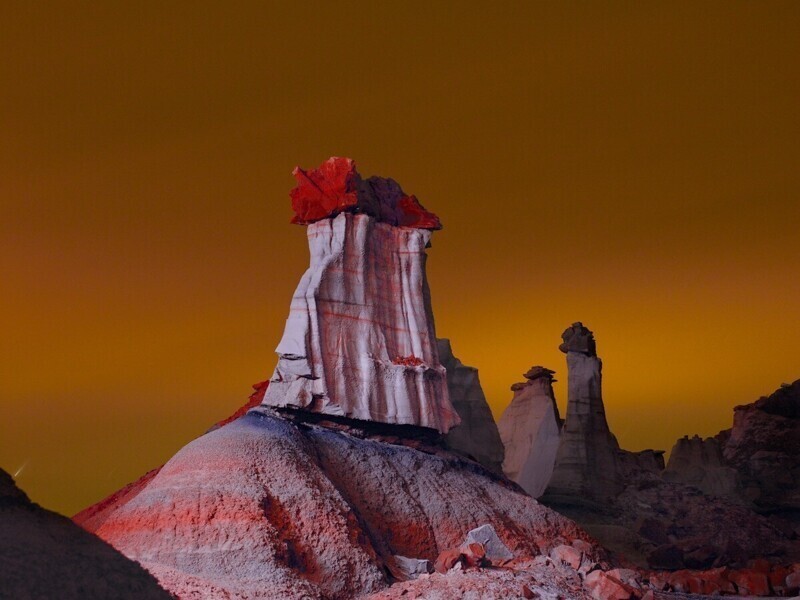 Фотограф создает инопланетные пейзажи с помощью подсветки