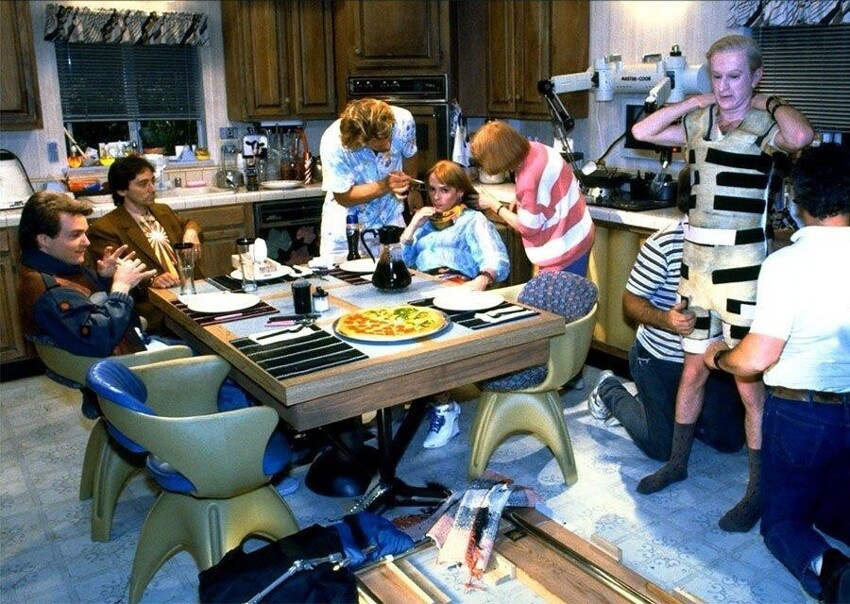 Рабочий момент съёмок фильма "Назад в будущее 2", режиссёр Роберт Земекис. Universal Pictures, 1989