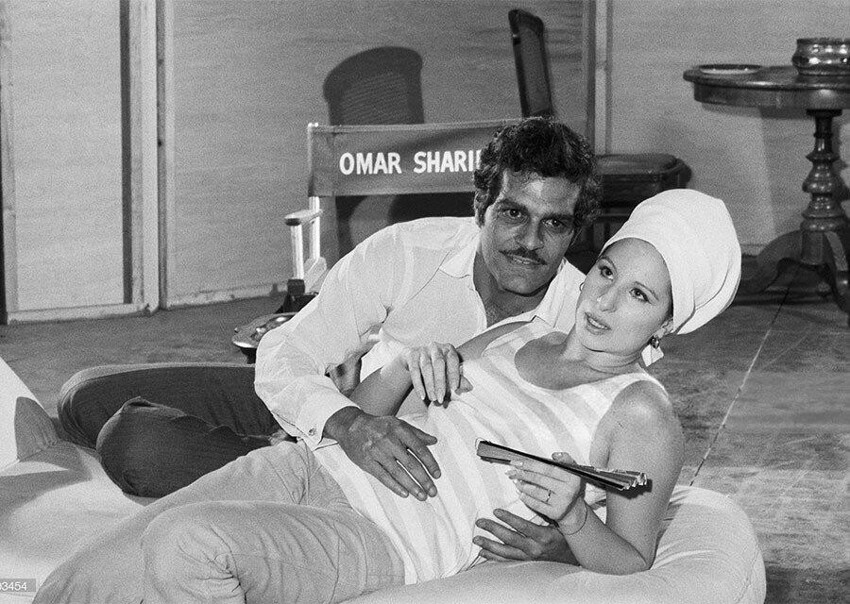 Барбара Стрейзанд и Омар Шариф во время работы над фильмом "Смешная девчонка". 4 июня 1967 года /Bettmann