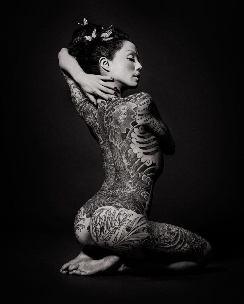 Чернильные истории: будоражащие снимки удивительных женщин и их татуировок