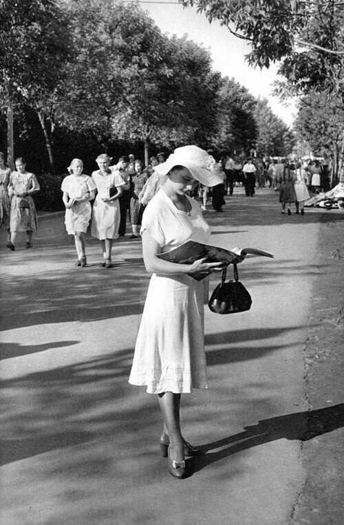 В парке Горького, Москва, 1954 год  Автор: Анри Картье-Брессон.