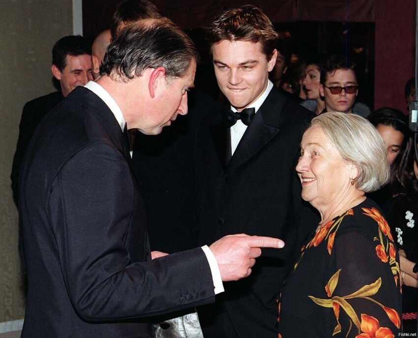 Лео знакомит свою бабушку Елену Степановну Смирнову с принцем Чарльзом