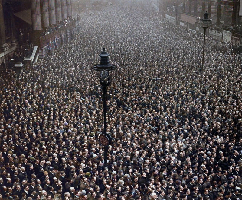 Минута молчания в память о погибших в Первой мировой войне. Лондон, 11:00 11 ноября 1919 года.