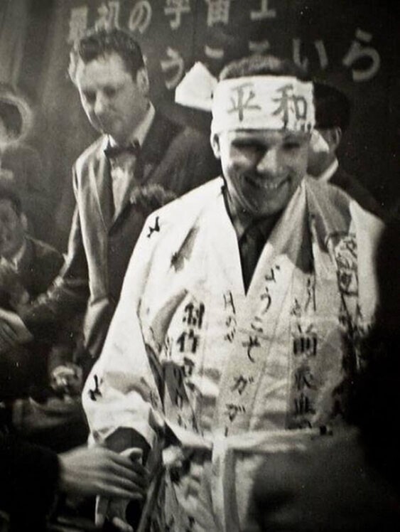Юрий Гагарин во время визита в Токио, 1962 год.