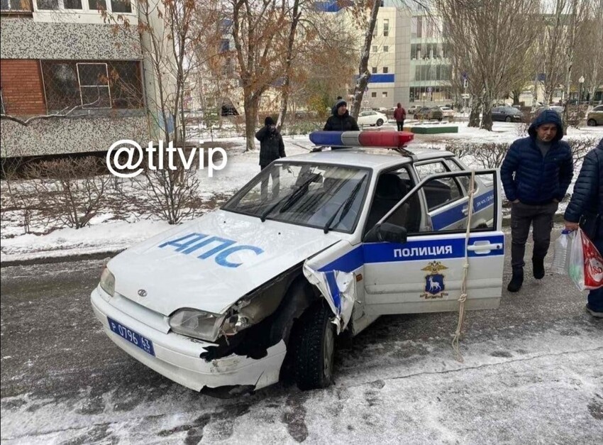 В Тольятти наркоман угнал полицейскую машину и устроил на ней ДТП