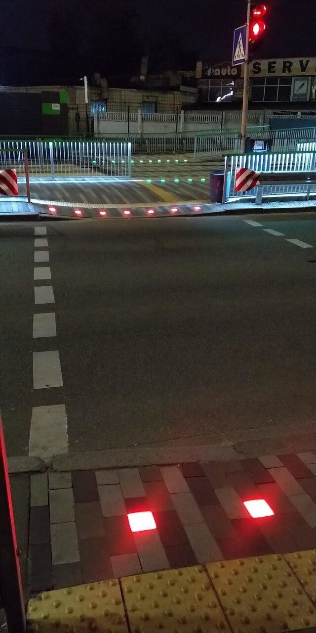 Освещение дороги для безопасности пешеходов