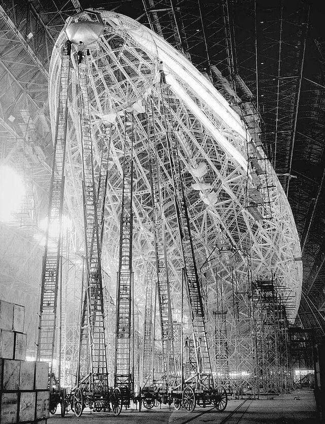 10. Строительство дирижабля «Гинденбург», которое выглядит удивительнее самого дирижабля, 1932 год