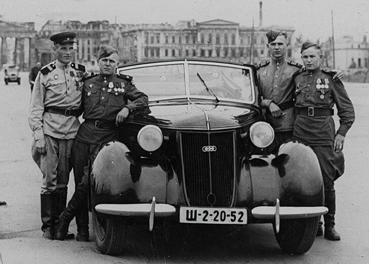 Регистрационный код автомобилей Красной армии состоял из одной буквы и пяти цифр, сгруппированных так: «А-9-99-99»