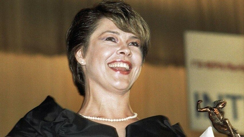 Татьяна Догилева, получившая бронзовую статуэтку за лучшую женскую роль в фильме "Афганский излом", на кинофестивале "Кинотавр-92". Июнь 1992 года.