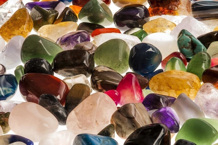 Факторы извне, оказывающие влияние на цвет камня