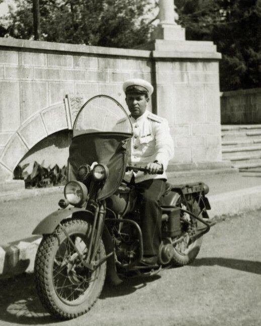 Советский милиционер на «Харлее», Сочи, 1947 год