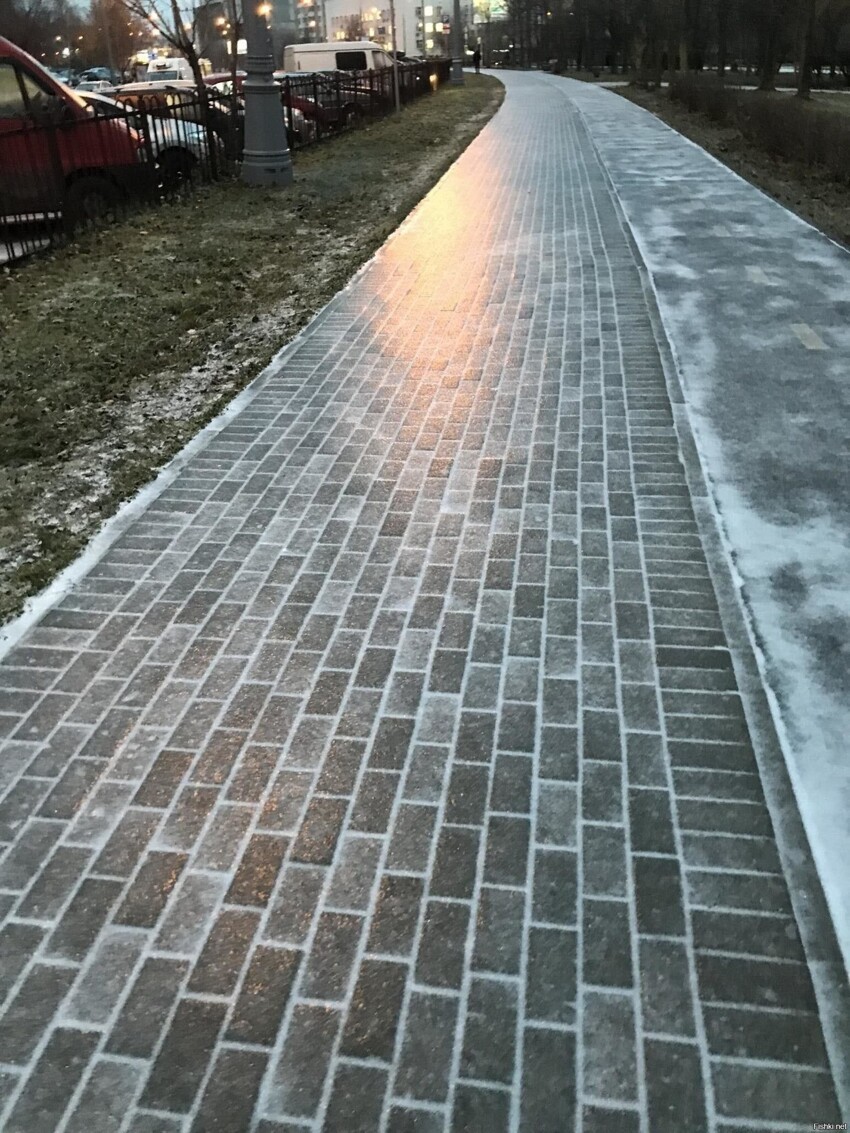 Улицы Москвабада покрыты ледяной коркой