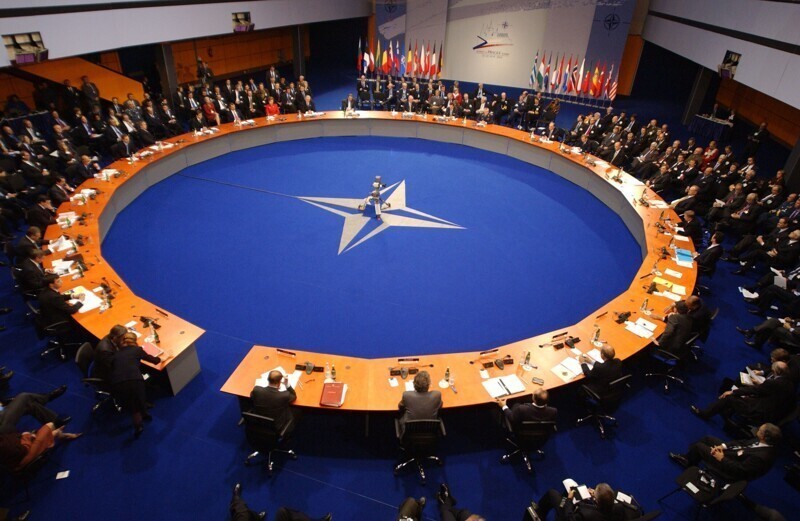 НАТО сдает свои позиции