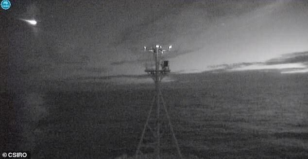Камеры на экспедиционном судне запечатлели падение метеора