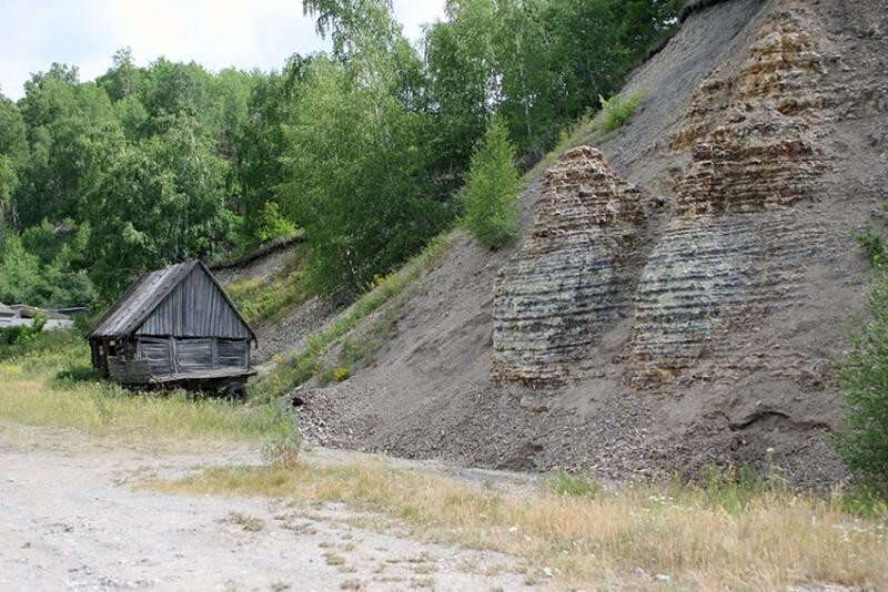 Поселок лох. Село лох Саратовская область в Новобурасском. Лох Саратовская область достопримечательности.