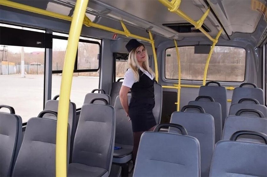 «Стюардессу» из омского автобуса убрали на маршрут для «провинившихся»