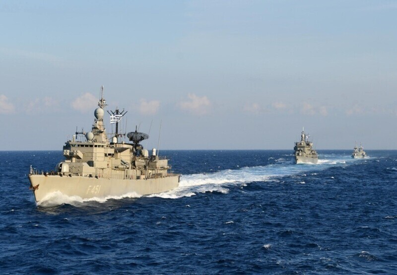 ВМФ Греции проводит учения в спорных водах Восточного Средиземноморья вместе с НАТО