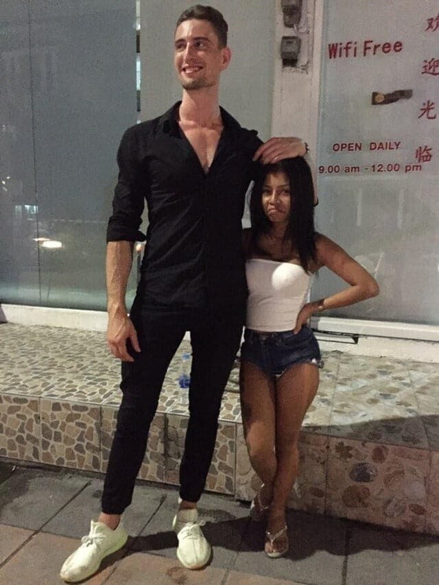 «Я ростом 195 сантиметров рядом с девушкой из Таиланда»