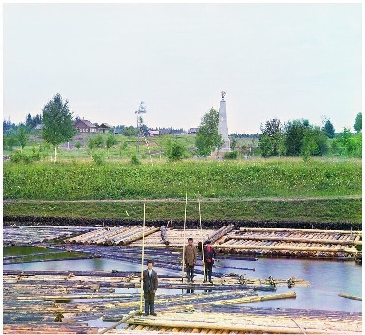 Памятник в честь окончания строительства Ново-Мариинского канала между реками Вытегрою и Ковжею