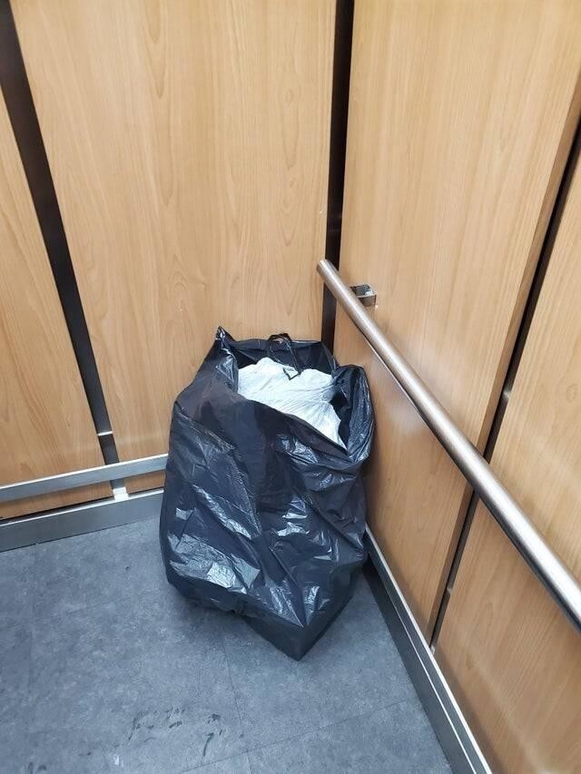 "Кто-то решил, что донести мусор до лифта и оставить его там - это уже подвиг"