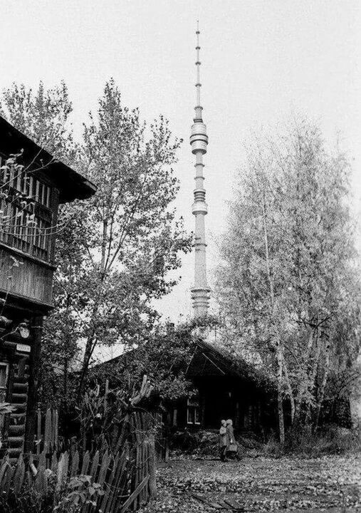 Село Останкино в Москве с видом на новую телебашню. 1978 г. Фото Б.Кавашкина