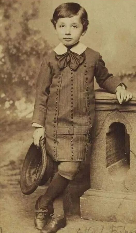 Альберт Эйнштейн в возрасте 5 лет в 1884 году.