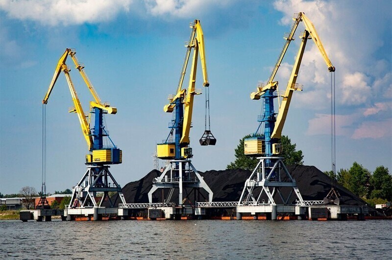 Латвия униженно просит Россию дать заработать