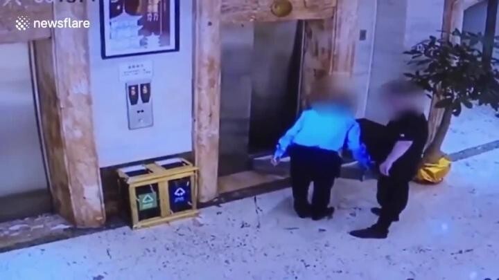 Два китайца провалились в шахту лифта 
