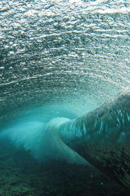 Волна под водой