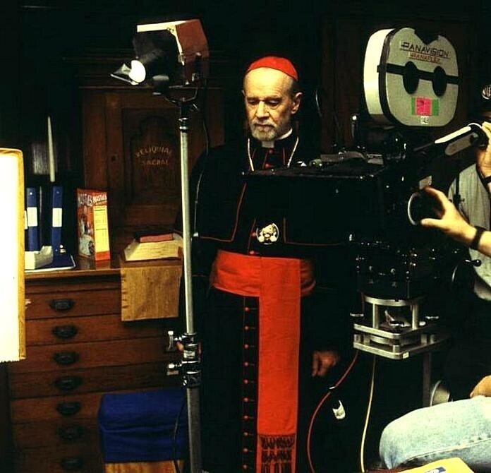 Джордж Карлин в роли Кардинала Глика на съемках фильма "Догма", 1998 год, Питтсбург, США
