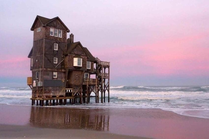 14. Заброшенный дом на пляже Внешних отмелей в Северной Каролине
