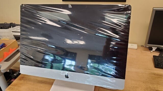 7. «Клиент принёс этот iMac из-за того, что он не включался… Очевидно, он использует его именно так»