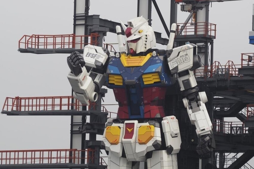 В Японии сделал первые шаги 18-метровый робот Gundam
