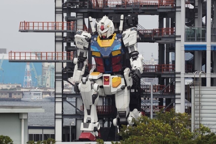 В Японии сделал первые шаги 18-метровый робот Gundam