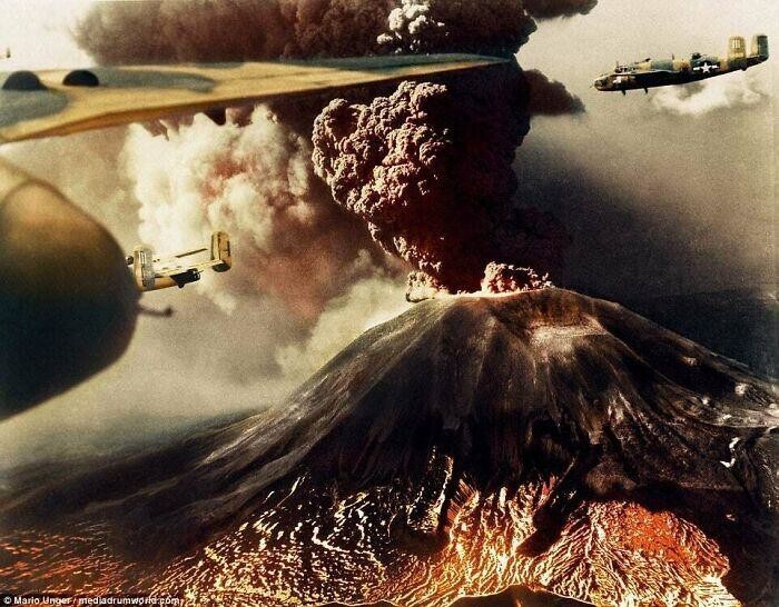 45. Бомбардировщики B-25 пролетают мимо Везувия в Италии во время извержения вулкана в марте 1944 года. Пока в небе шло сражение, извержение погубило 57 человек и полностью разрушило деревни Сан-Себастьяно и Сан-Гиорг
