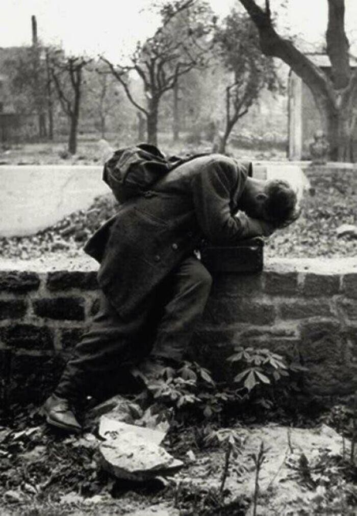 21. Немецкий солдат по возвращению домой узнает, что возвращаться не к кому. Франкфурт, 1946 год