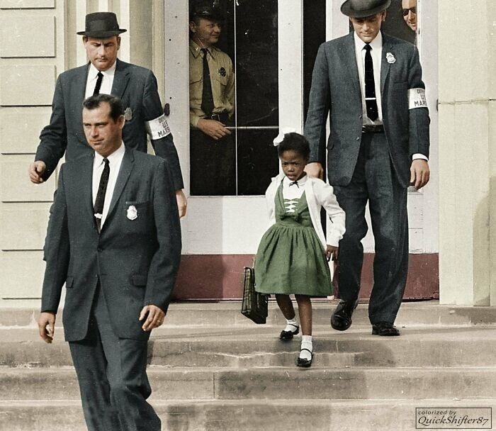 17. Руби Бриджес, первая афроамериканка в начальной школе для белых на юге, 1960 год