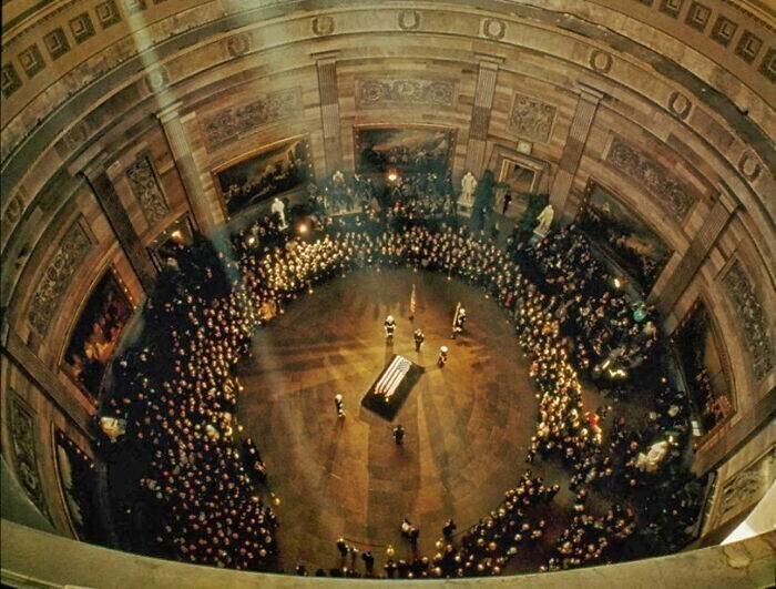 Похороны Джона Кеннеди в Капитолии. Ноябрь 1963 г.