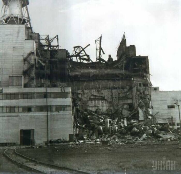 Самая ранняя известная фотография Чернобыльской катастрофы, сделанная на рассвете 26 апреля 1986 года.