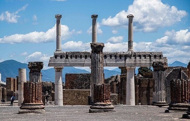 Туристка вернула римскому музею украденный артефакт и попросила прощения