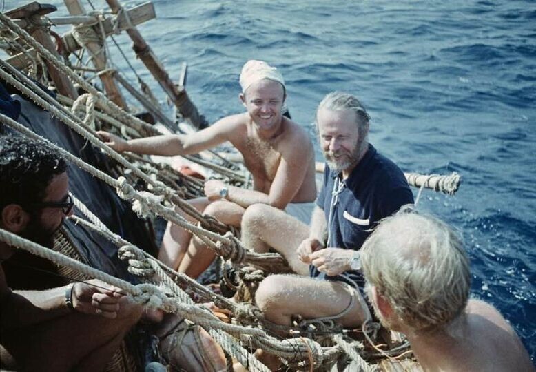 Юрий Сенкевич и Тур Хейердал во время путешествия на папирусной лодке “Ра”, 1969