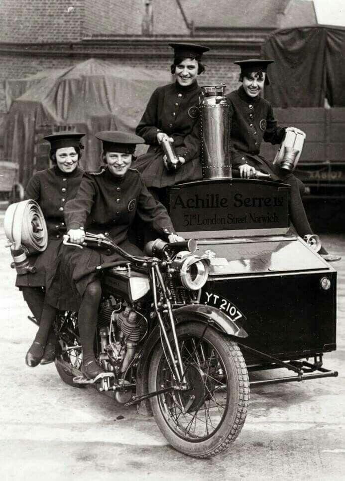 Женская пожарная команда. Лондон, 1925 год.